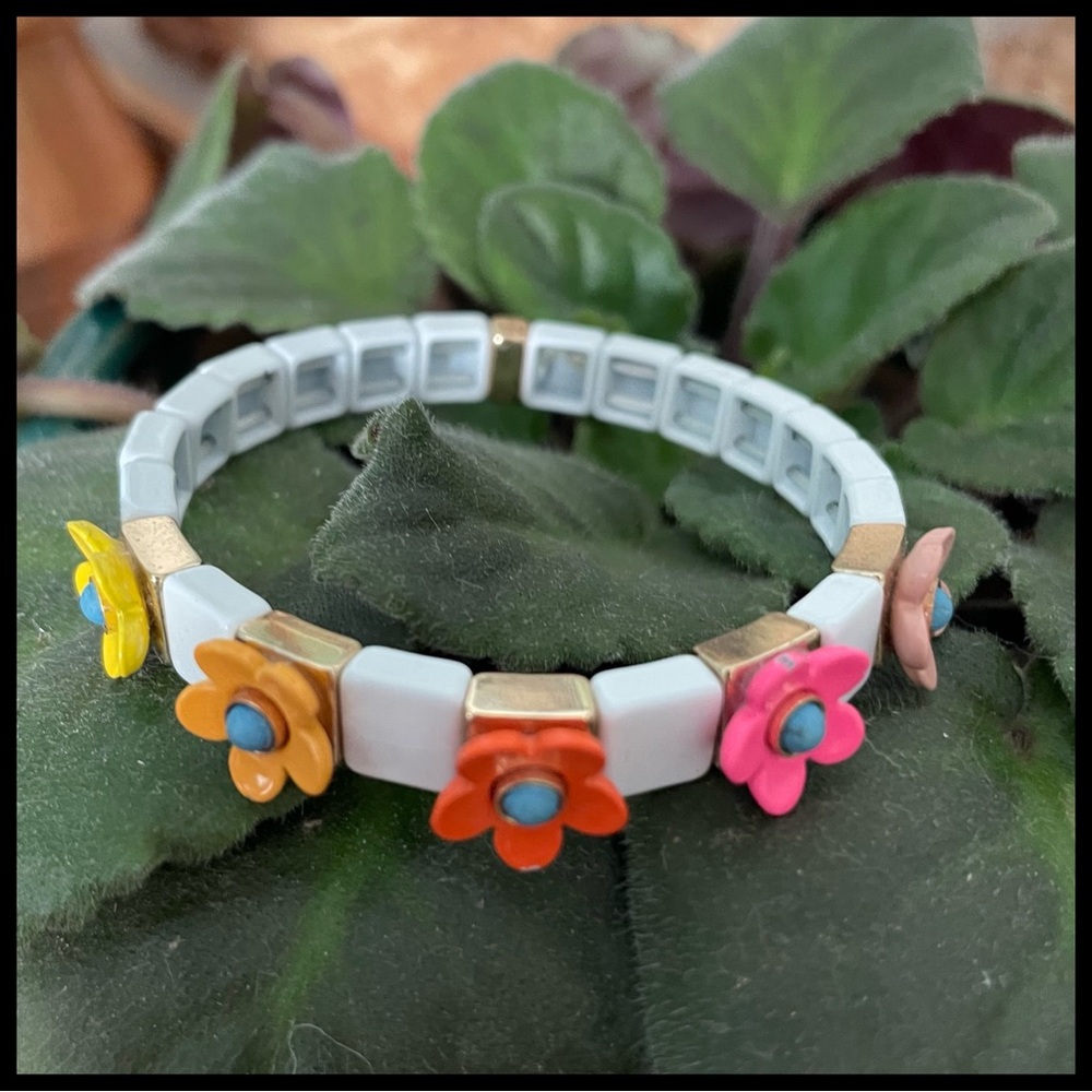 🌸 Rainbow Flower Stretch Bracelet